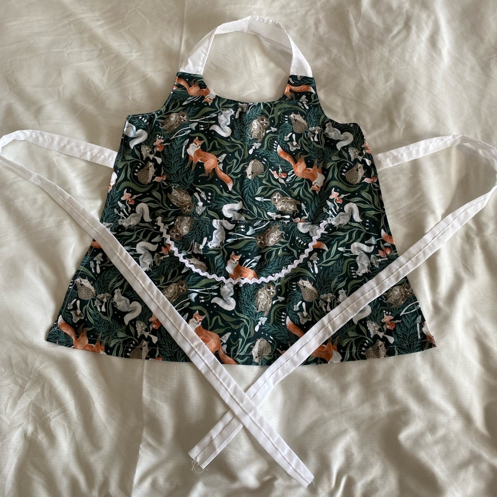 Kids Forest Fox Hedgehog Owl Print Apron. Size S.